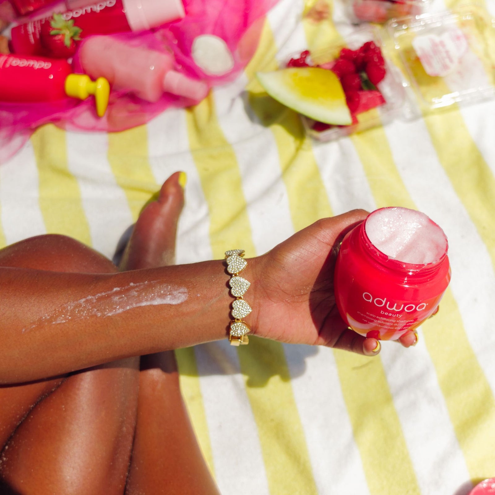 scalp exfoliating shampoo with melonberry™